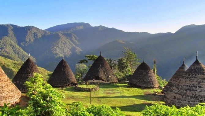 Kebiasaan Lokal yang Perlu Diperhatikan Saat Berlibur di Indonesia